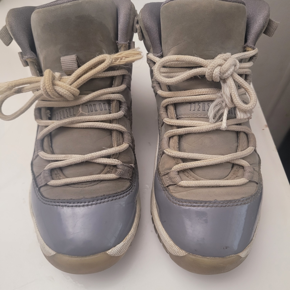 Jordan Kids Sneakers in Gray and Cream